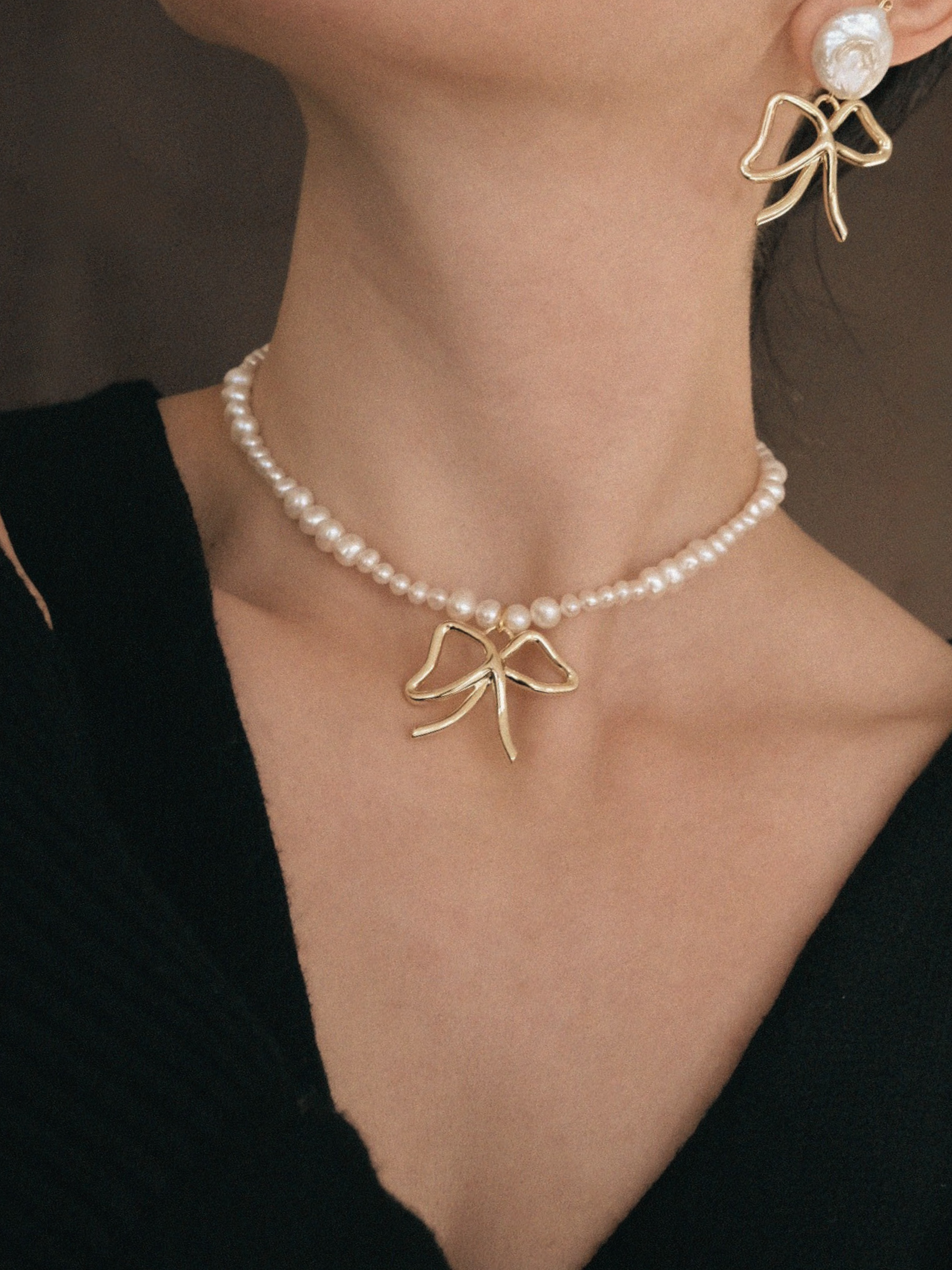 Pearls &  a Bow Choker