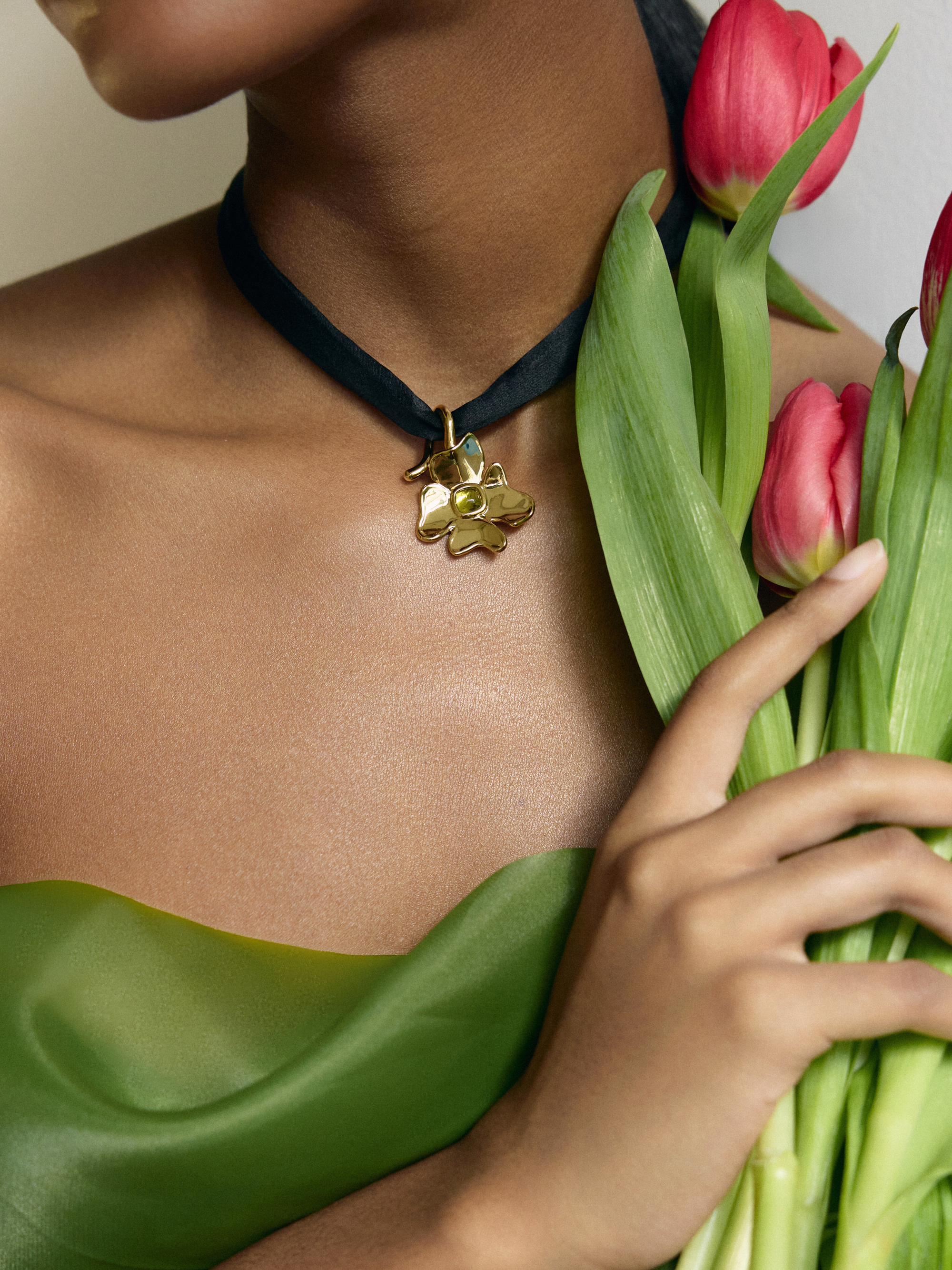 Peridot Bloom Collar