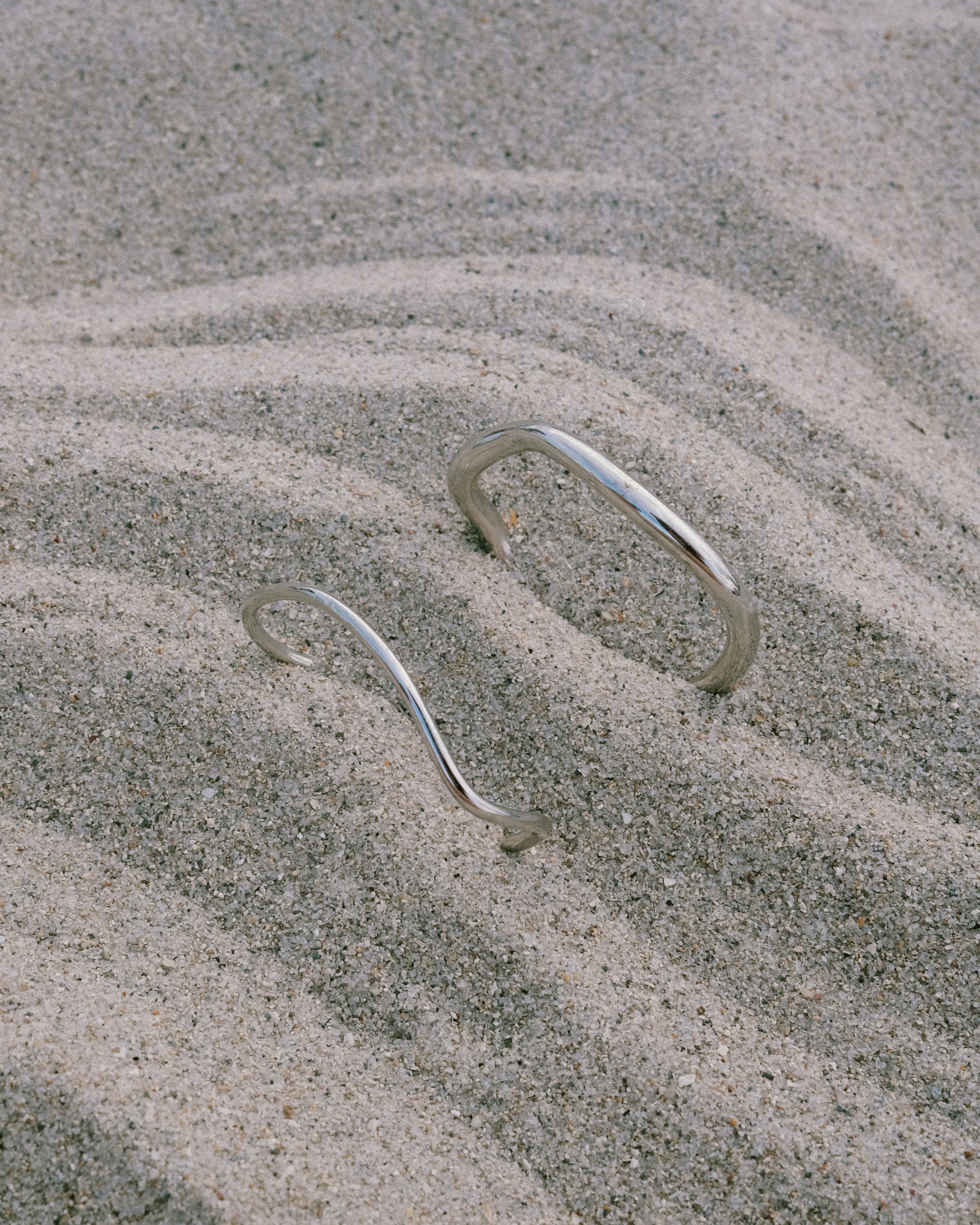 IT COMES IN WAVES BANGLE SET Silver