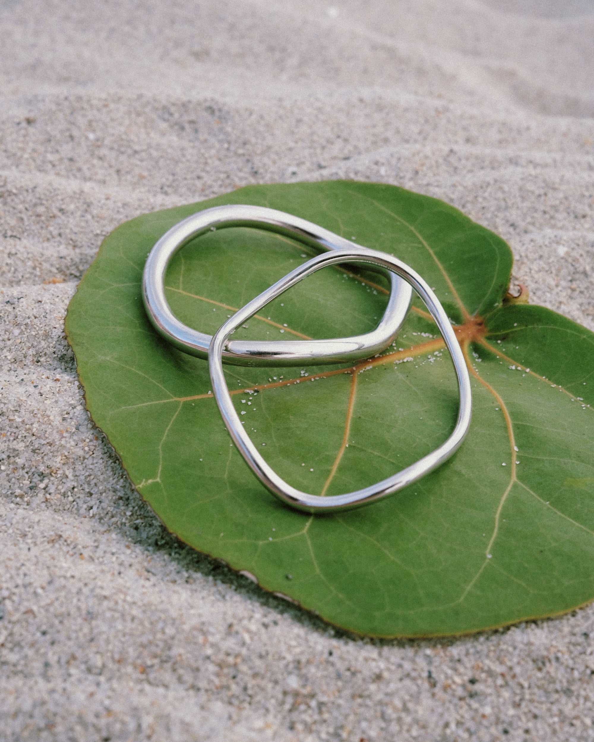 IT COMES IN WAVES BANGLE SET Silver